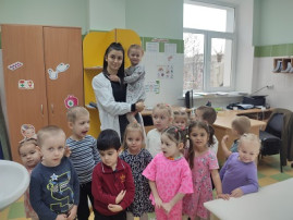 На посту уже с утра медицинская сестра! На посту уже с утра медицинская сестра!.