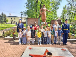 "Вечно в памяти потомков" "Вечно в памяти потомков".