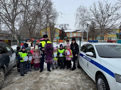 «Пристегни самое дорогое, пристегнись сам!» «Пристегни самое дорогое, пристегнись сам!».